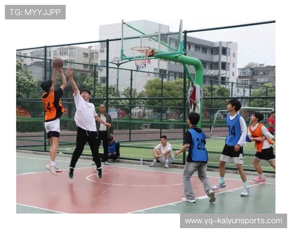 篮球学院加强青训教练员的课堂教学与场上辅导能力，篮球青训教练培训